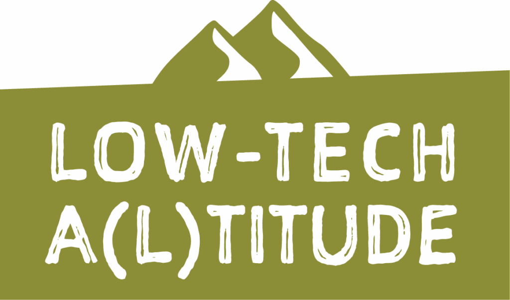 Logo du projet Low-tech Altitude à Briançon, porté par les association EKO! et Environnement et Solidarité dans le Grand Briançonnais
