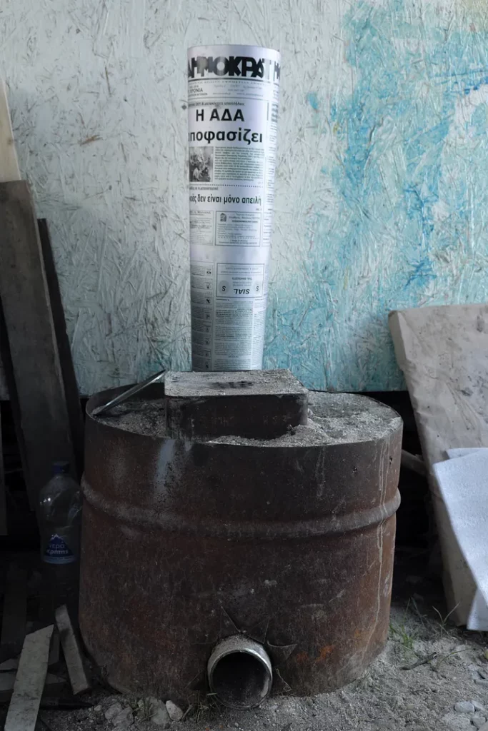 Un prototype d’un rocket stove au Low-tech Makerspace ©2019Ralf Henning