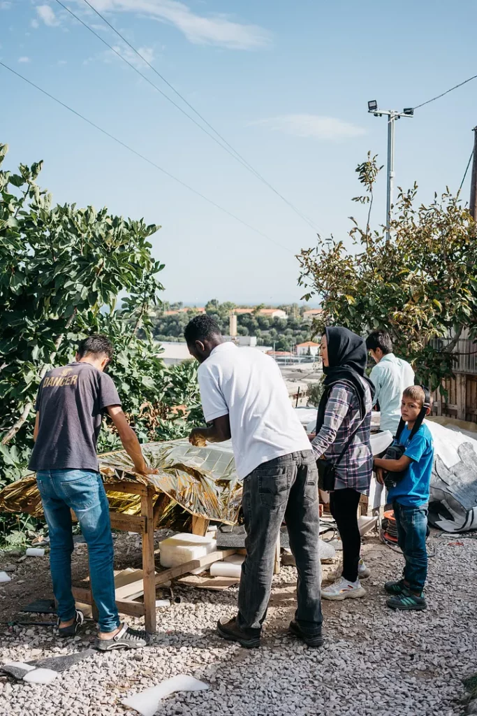 Utilisation la mousse des gilets de sauvetage pour faire des matelas