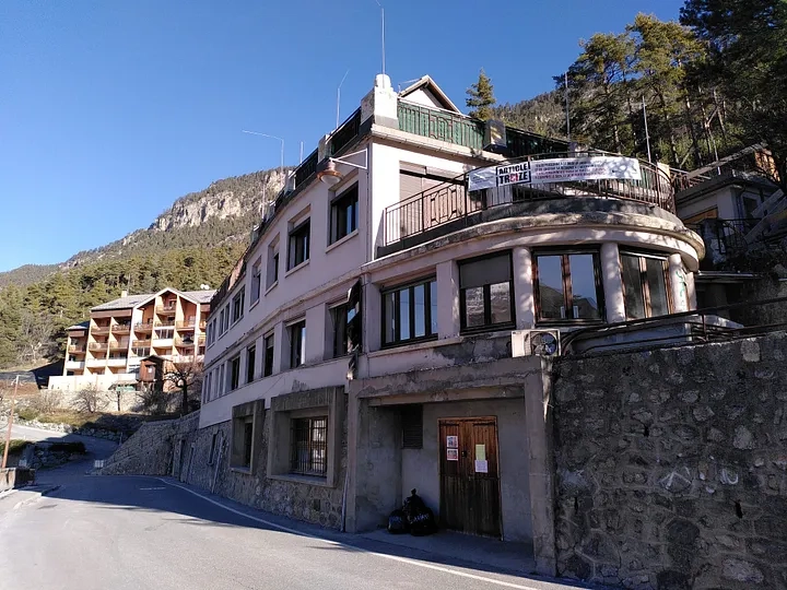 bâtiment des terrasses solidaires à Briançon et bureaux d'EKO