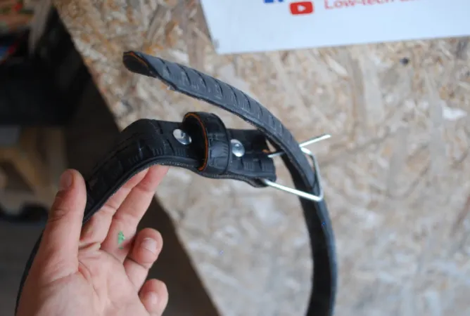 Un prototype de ceinture faite à partir d’un pneu ©2019 EKO!