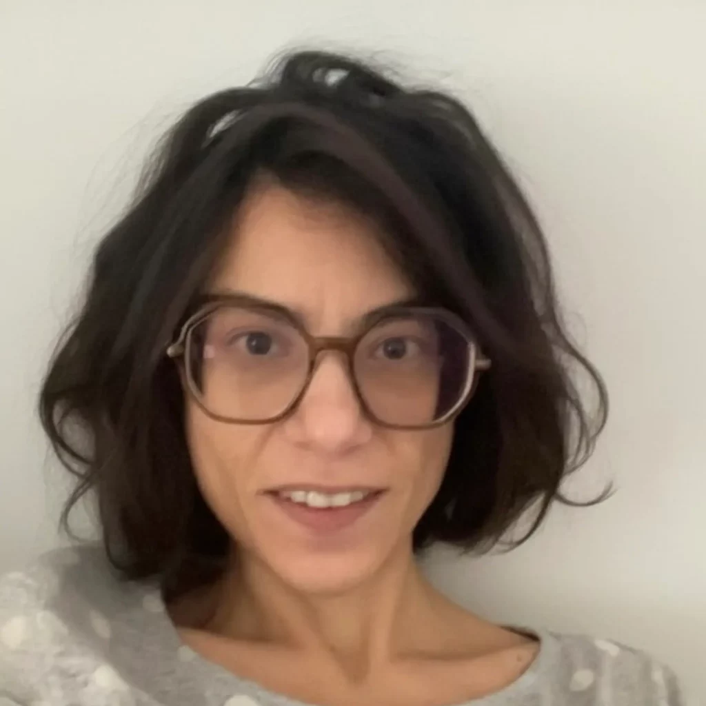 Nadia LAMPROU, membre du Conseil d'Administration de l'association EKO! qui porte des projets positifs et innovants pour les humains et la nature : low-tech, insertion socio-professionnelle, à Briançon, Marseille et Lesbos