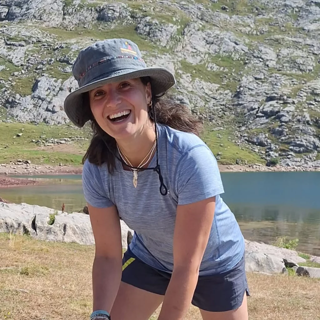 Lydie CAETANO, trésorière de l'association EKO! qui porte des projets positifs et innovants pour les humains et la nature : low-tech, insertion socio-professionnelle, à Briançon, Marseille et Lesbos