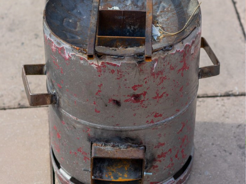 formation à la fabrication de rocket stove (poele à bois) vers Briançon proposé par Low-tech A(l)titude, projet porté par les associations EKO! et Environnement et Solidarité