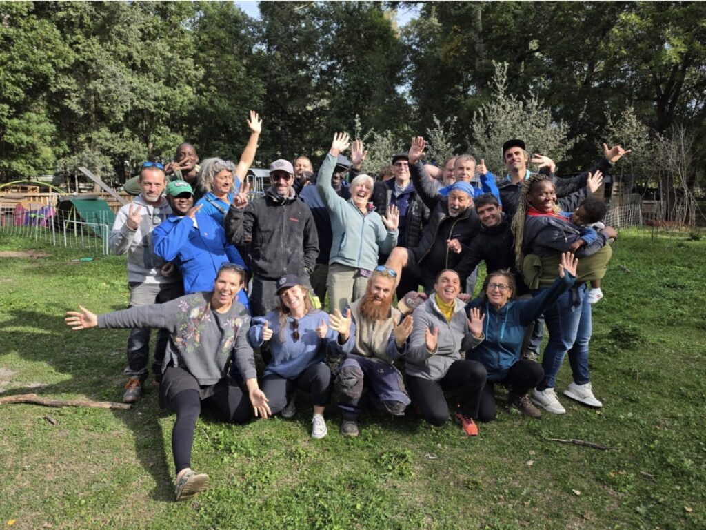 Formation à l'auto-installation de panneaux solaires proposé par les associations EKO! et Environnement et Solidarité dans le cadre du projet Low-tech A(l)titude en 2026